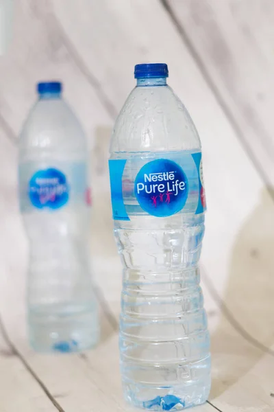 Abbottabad Paquistão Set 2020 Garrafa Água Mineral Nestlé Com Fundo — Fotografia de Stock