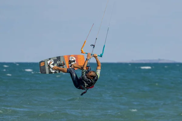 Burgas Bulharsko Srpna 2020 Extrémní Kitesurfing Spousta Adrenalinu Pláži Freestyle — Stock fotografie