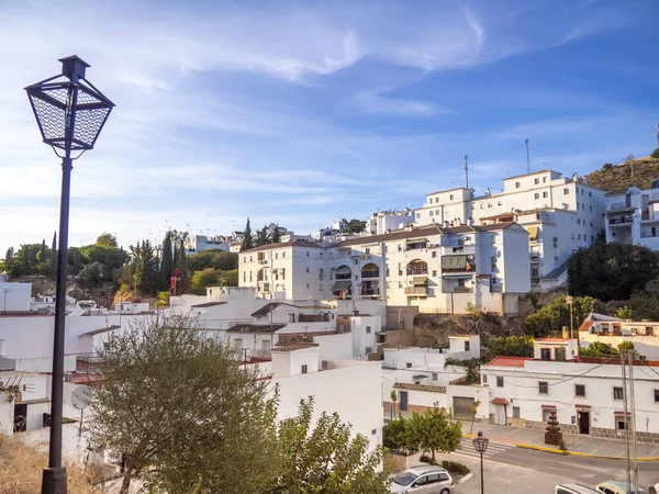 スペインのアルコス フロンテーラの丘の上の美しい白い建物 — ストック写真
