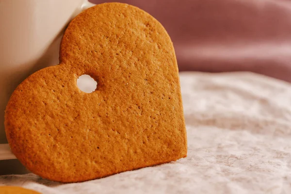 Closeup Shot Heart Shaped Cookie Cup Coffee — Stock Photo, Image