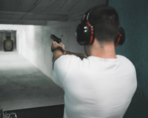 Belgrade Serbia Sep 2020 Man Shooting Tar Shooting Range Indoor — Stock Photo, Image