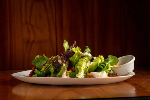 Primo Piano Insalata Con Lattuga Pomodoro — Foto Stock