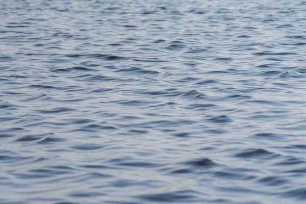 Eine Aufnahme Der Wellen Auf Der Oberfläche Des Ozeans — Stockfoto