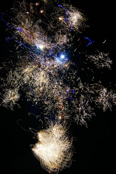 Colpo Verticale Vibranti Fuochi Artificio Festivi Che Esplodono — Foto Stock