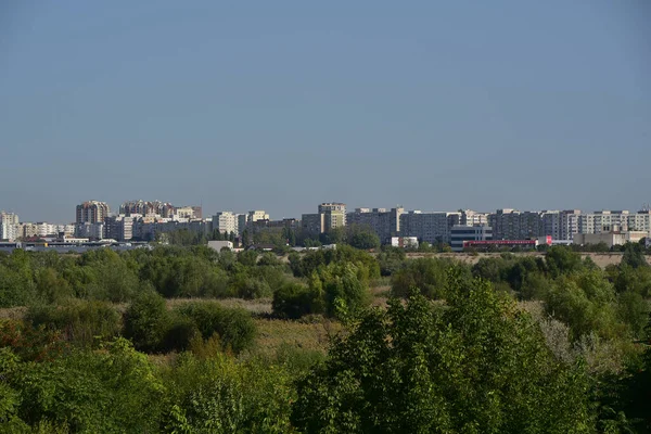 Stad Med Massor Byggnader Blå Himmel Bakgrund — Stockfoto