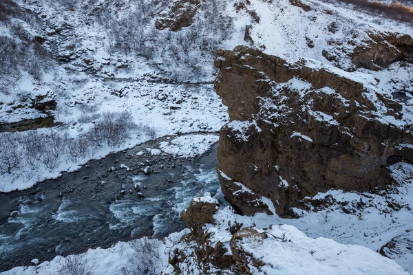 Une Rivière Dans Champ Neigeux Glymur Islande — Photo