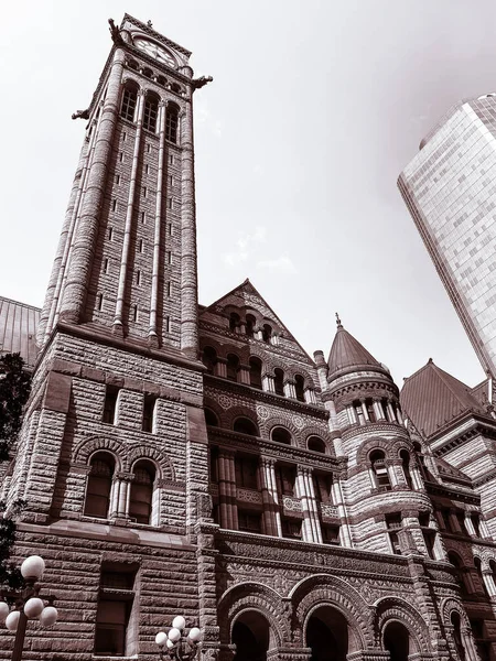 カナダのトロントの旧市庁舎の低角度ショット — ストック写真