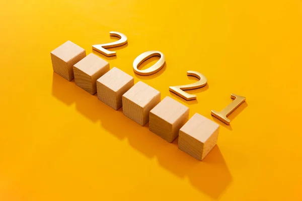 Golden 2021 Sobre Fondo Amarillo Brillante —  Fotos de Stock