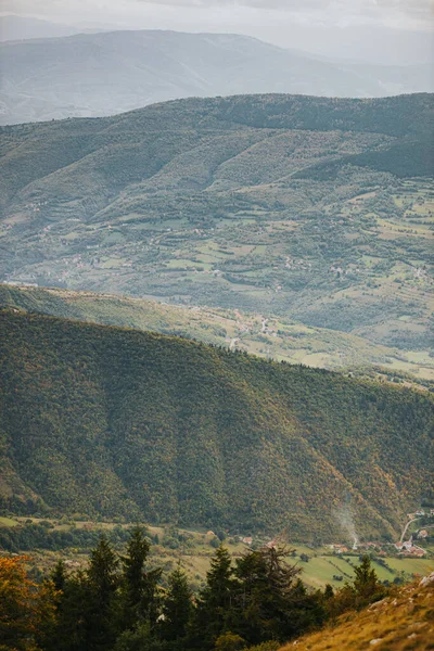 Uma Vista Montanhas Rochosas Vlasic Bósnia Dia Sombrio — Fotografia de Stock