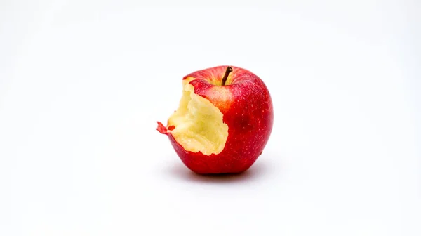 Ein Isolierter Schuss Eines Angebissenen Roten Apfels — Stockfoto