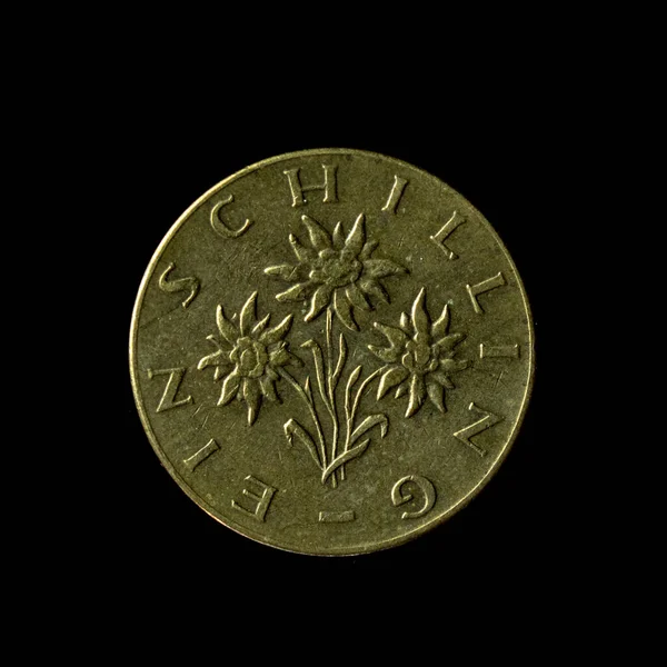1962年奥地利一先令硬币 在黑色背景上分离 — 图库照片
