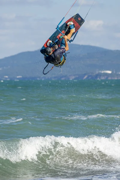 Burgas Bulgaria Agosto 2020 Kitesurf Bahía Burgas Práctica Deportes Acuáticos — Foto de Stock