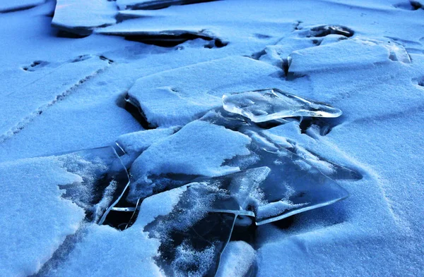 High Angle Shot Ice Thin Flat Pieces Snowy Ground — Stock Photo, Image