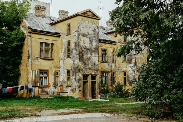 Plan Rapproché Une Vieille Maison Abandonnée — Photo