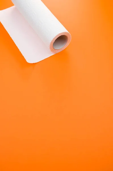 Rollo Papel Cocina Sobre Fondo Naranja — Foto de Stock