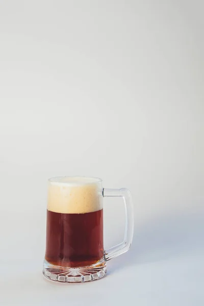 Plan Vertical Verre Bière Isolé Sur Fond Blanc — Photo