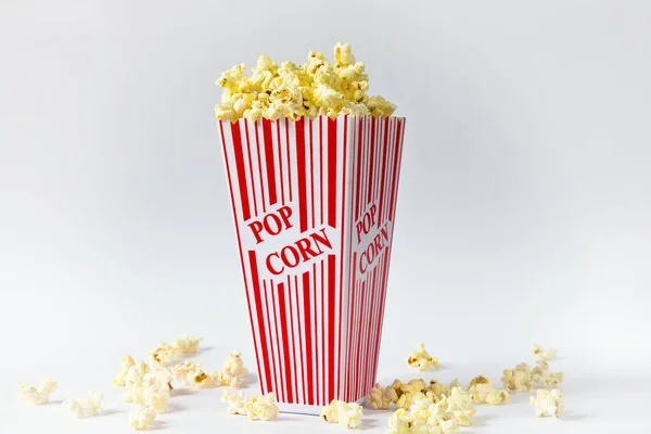 Eine Nahaufnahme Von Popcorn Isoliert Auf Weißem Hintergrund — Stockfoto