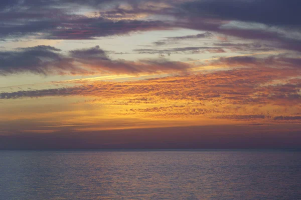 Eine Schöne Aufnahme Des Wunderschönen Orangen Himmels Und Der Wolken — Stockfoto