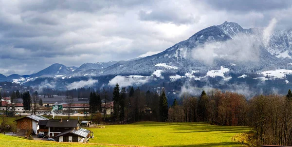 Alpejskie Podnóża Okresie Zimowym — Zdjęcie stockowe