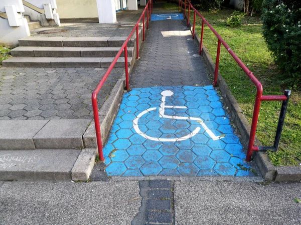 Primo Piano Disabili Segno Handicap Sulla Strada — Foto Stock