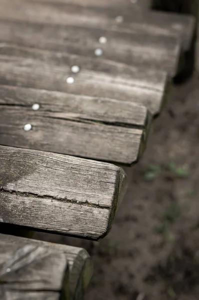 Eine Vertikale Aufnahme Alter Holzstufen Eines Spielgeräts — Stockfoto