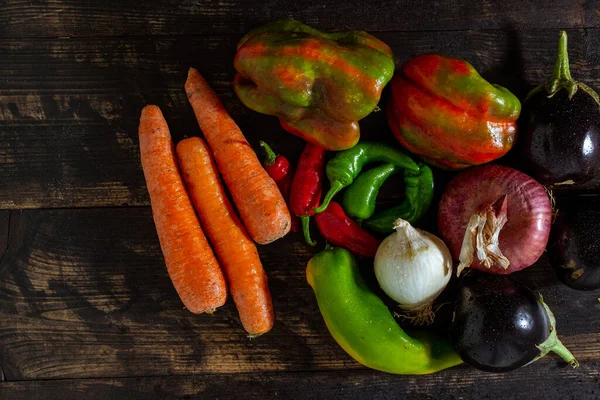 Överblick Över Olika Färska Grönsaker Träyta Hälsosam Kost Koncept — Stockfoto