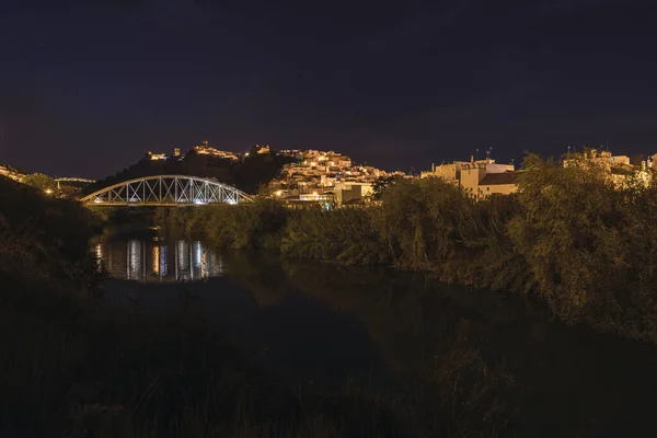 Uma Bela Foto Uma Ponte Iluminada Noite Andaluzia Espanha — Fotografia de Stock