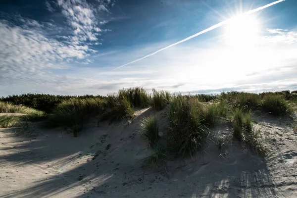 Μια Όμορφη Φωτογραφία Μιας Αμμώδους Παραλίας Φόντο Συννεφιασμένου Ουρανού Στο — Φωτογραφία Αρχείου