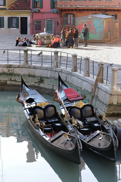 Venedig Italien Februar 2017 Zwei Gondeln Und Gruppen — Stockfoto