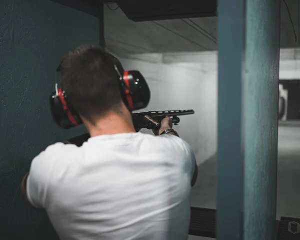 Belgrade Serbia Sep 2020 Man Shooting Tar Shooting Range Indoor — Stock Photo, Image