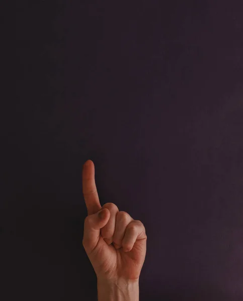 Tiro Vertical Uma Mão Mostrando Para Cima — Fotografia de Stock