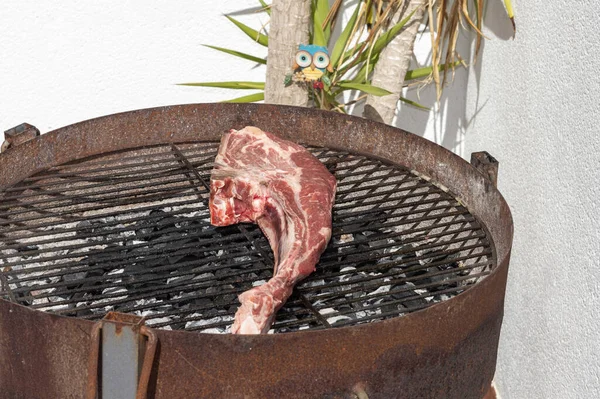 Eine Nahaufnahme Von Tomahawk Auf Dem Grill — Stockfoto