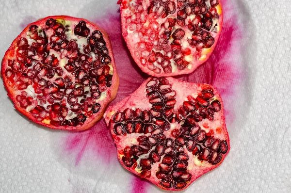 Top View Sliced Bright Red Pomegranates — Stock Photo, Image