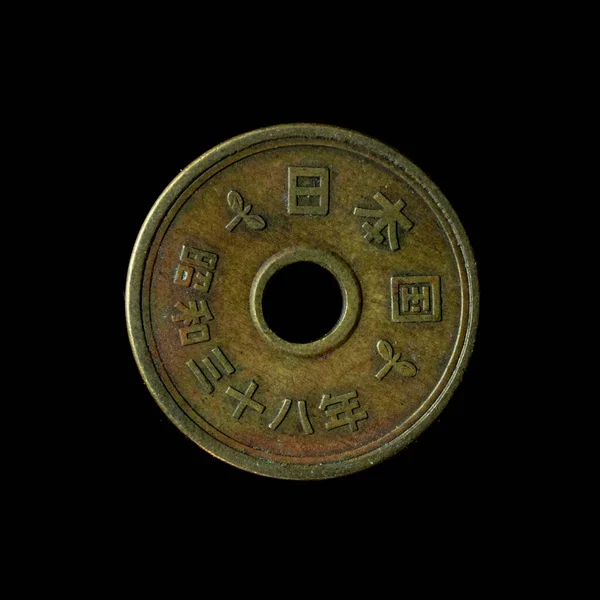 1949 Japanese Five Yen Απομονώθηκε Στο Μαύρο Φόντο — Φωτογραφία Αρχείου
