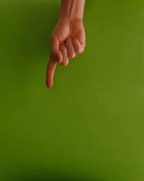 Eine Vertikale Aufnahme Einer Hand Die Nach Unten Zeigt — Stockfoto
