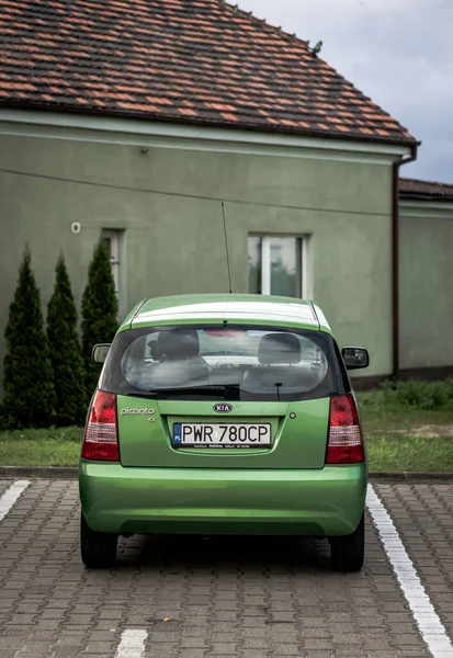 Poznan Polónia Ago 2017 Green Kia Picanto Estacionado Estacionamento Frente — Fotografia de Stock
