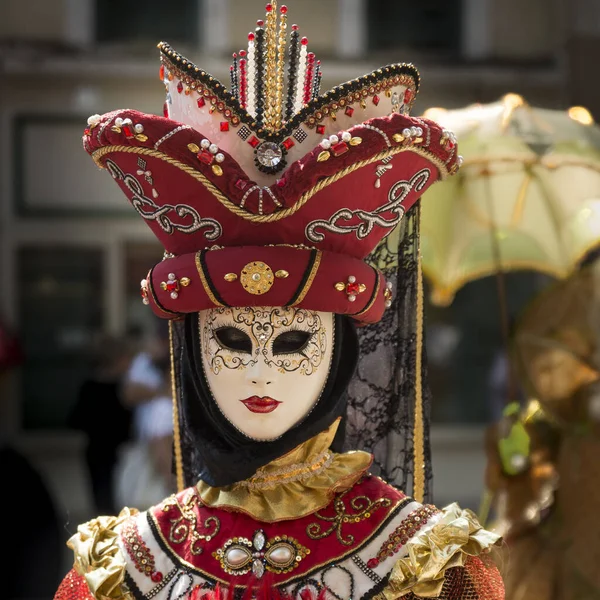 Vertical Shot Person Wearing Venetian Carnival Mask Clothing — Stock Photo, Image