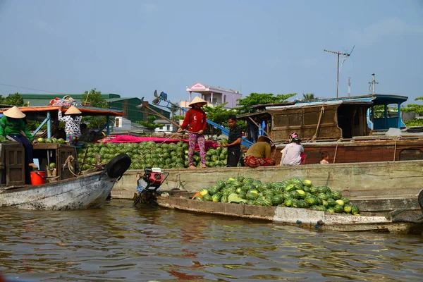 Can Tho Vietnam Marzo 2014 Vendedores Mercado Flotante Can Tho — Foto de Stock