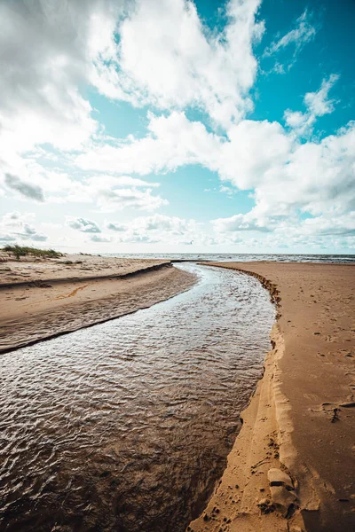 Fascinerande Bild Ett Vackert Hav Med Sandstrand Molnig Himmel — Stockfoto