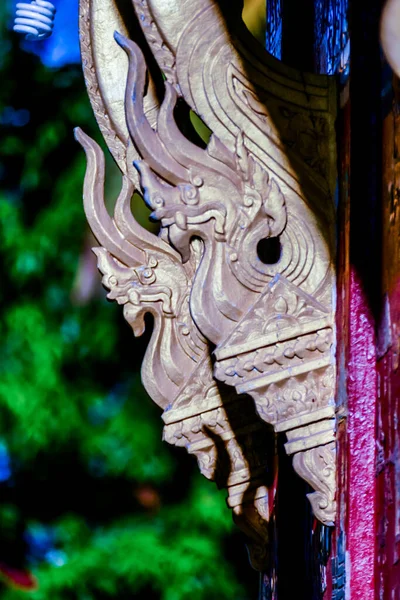 Vertical Closeup Shot Decorative Dragon Design — Stock Photo, Image
