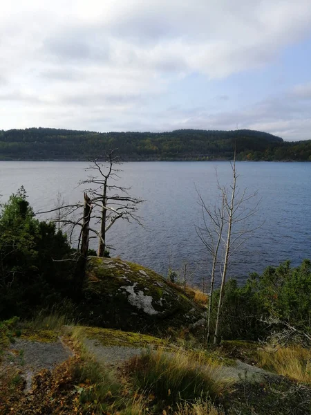 Una Hermosa Vista Acantilado Cerca Del Lago Farris Larvik Noruega — Foto de Stock