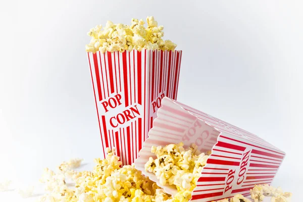 Eine Nahaufnahme Von Popcorn Isoliert Auf Weißem Hintergrund — Stockfoto