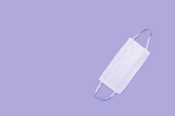 Медицинская Маска Фиолетовом Фоне — стоковое фото