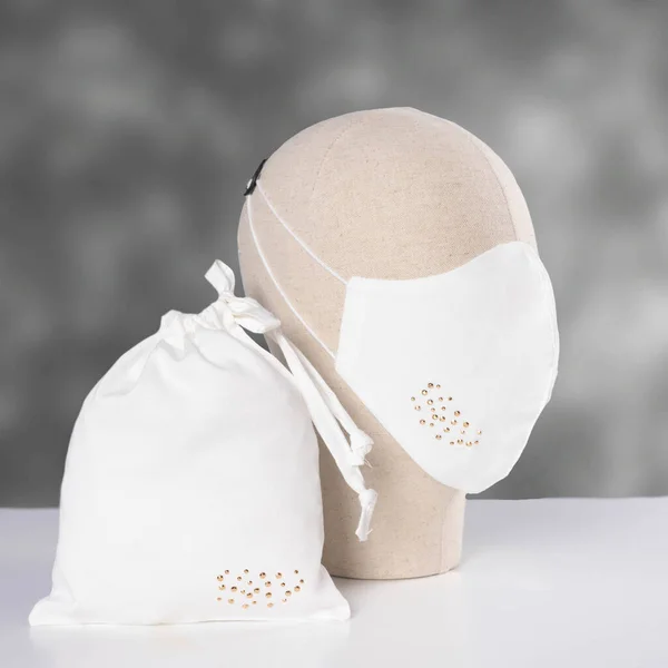 Masque Protection Blanc Sur Une Tête Mannequin Sac Hygiène Avec — Photo