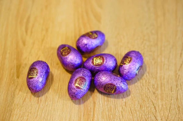 Poznan Poland Mar 2016 Moser Roth Çikolatalı Paskalya Yumurtaları Ahşap — Stok fotoğraf