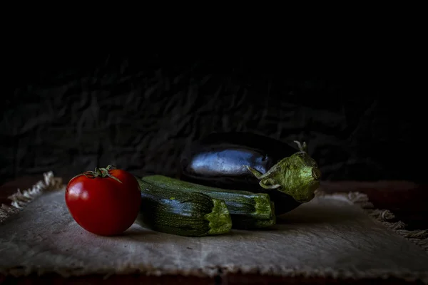 Tiro Atmosférico Verduras Sobre Una Superficie Madera Concepto Estilo Vida — Foto de Stock