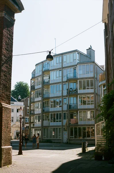 Egy Függőleges Felvétel Gyönyörű Épületekről Amszterdamban — Stock Fotó