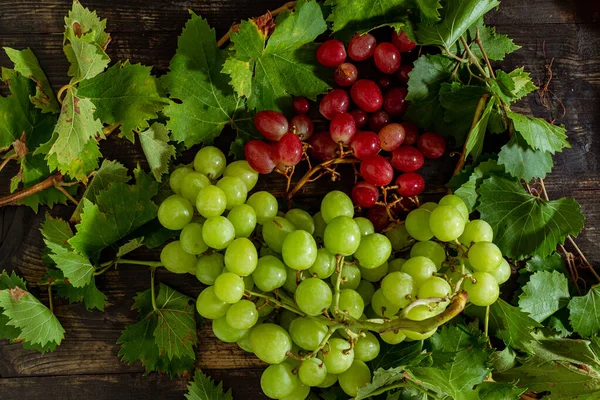 Una Vista Superior Las Jugosas Maduras Uvas Verdes Rojas Superficie — Foto de Stock