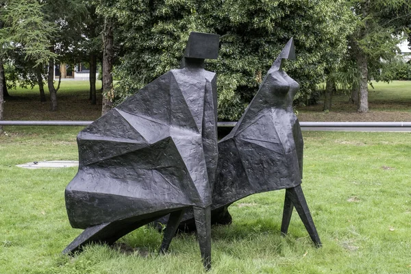 Норвих Необходимый Кингдом Августа 2019 Года Скульптура Пара Шагающих Фигур — стоковое фото