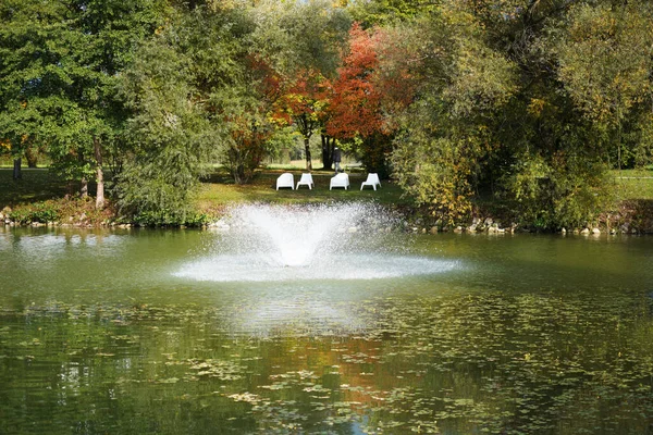 Ein Brunnenbelüfter Einem Teich — Stockfoto